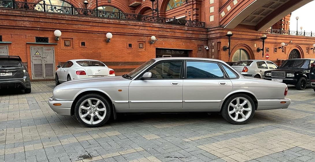 Вскрытие автомобиля Jaguar XJR