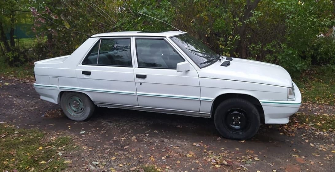 Вскрытие автомобиля Renault 9